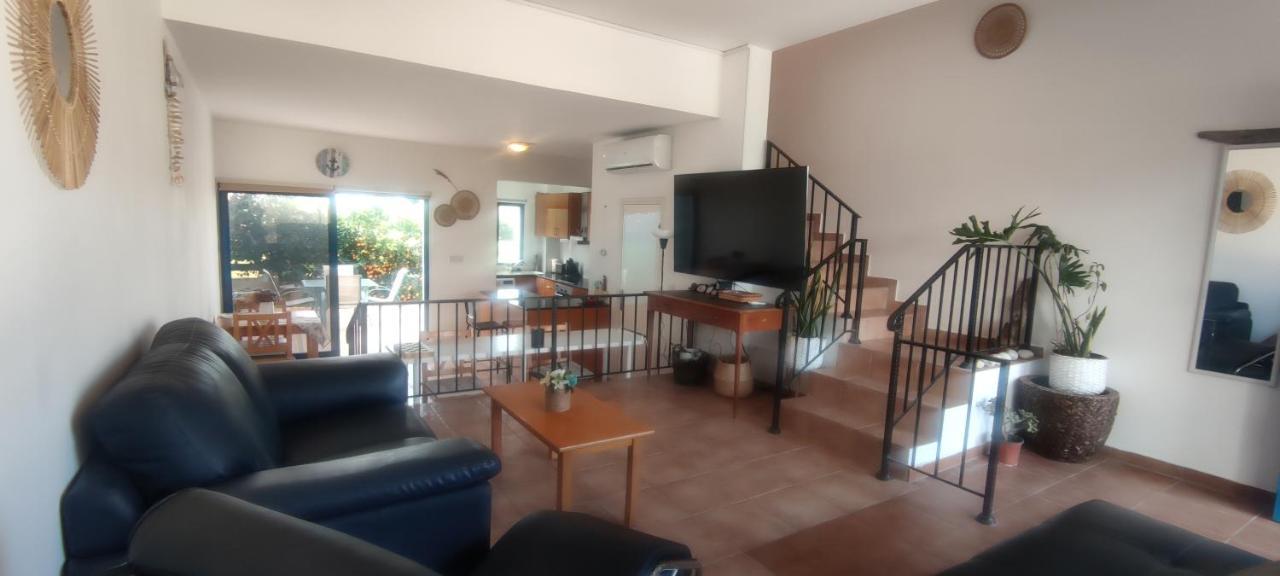 Island Spirit Beach House Polis Bagian luar foto