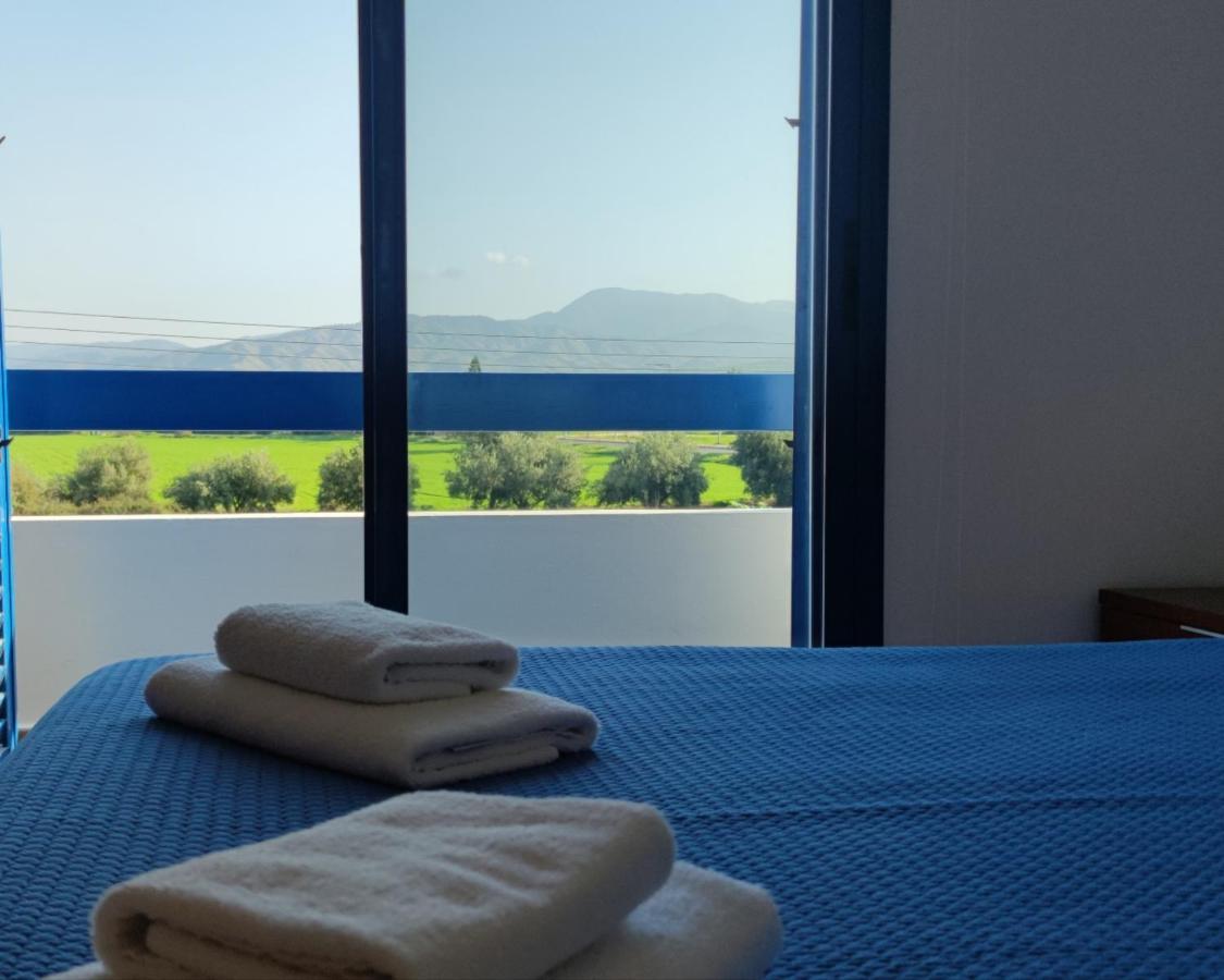 Island Spirit Beach House Polis Bagian luar foto