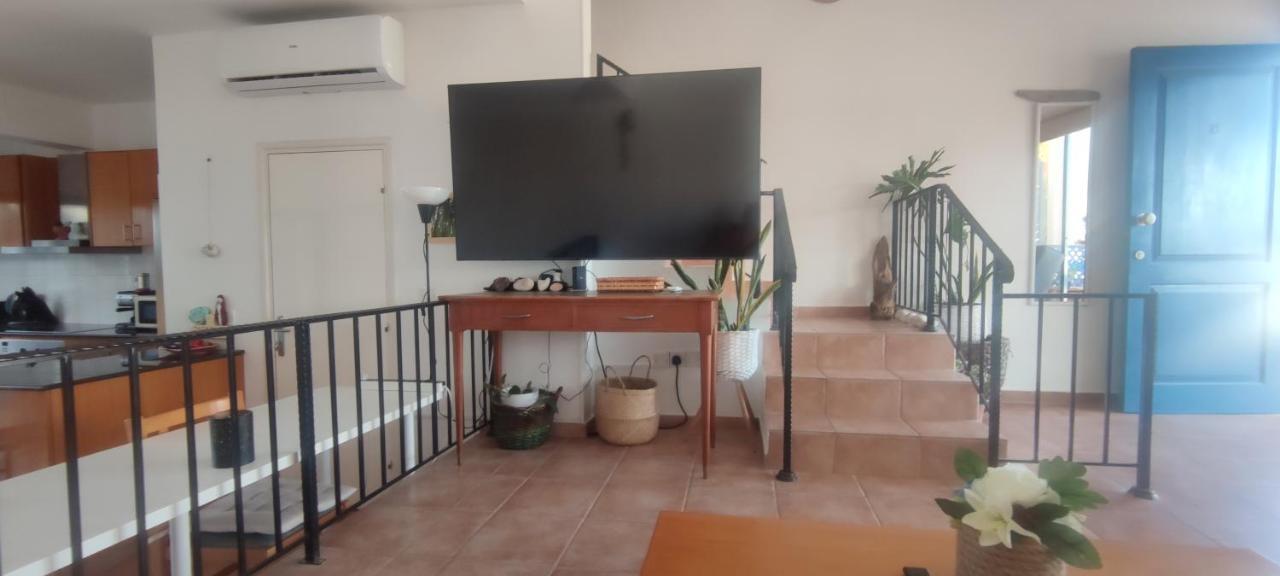Island Spirit Beach House Polis Bagian luar foto