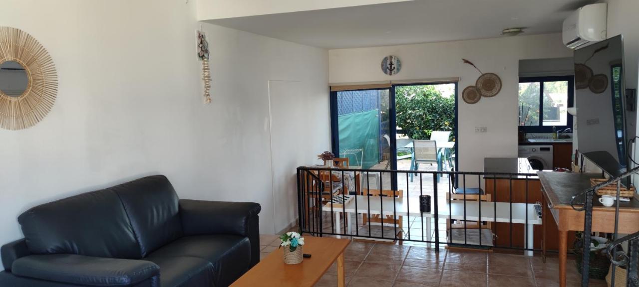 Island Spirit Beach House Polis Bagian luar foto