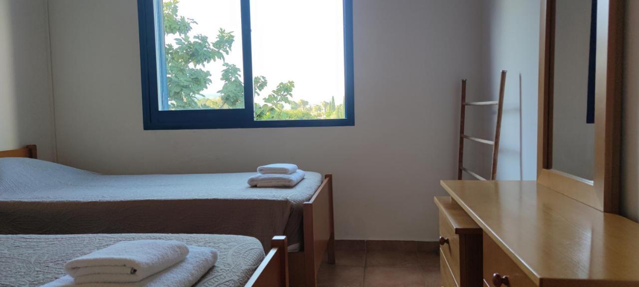 Island Spirit Beach House Polis Bagian luar foto